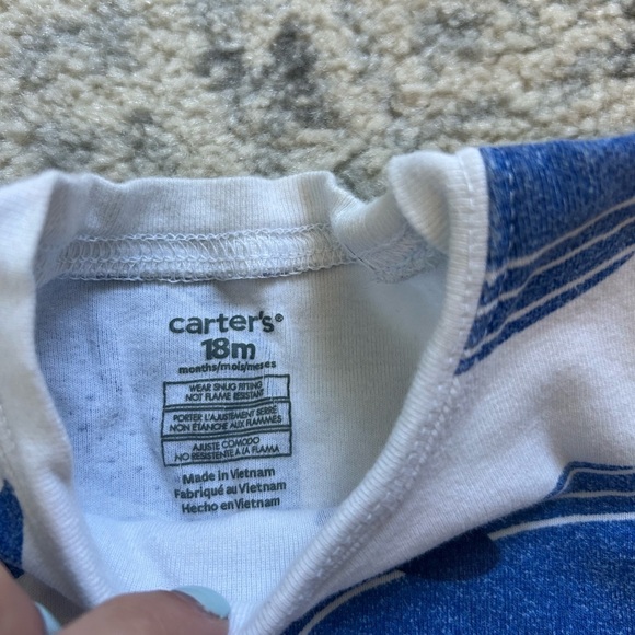 Carters whale pajamas size 18 months - Picture 3 of 5